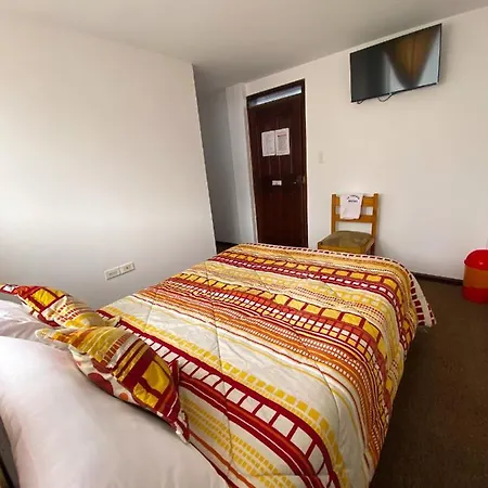Hostal La Terraza - Roof Terrace Overlooking The North And Historic Centre Quito Exterior photo