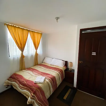 Hostal La Terraza - Roof Terrace Overlooking The North And Historic Centre Quito Exterior photo