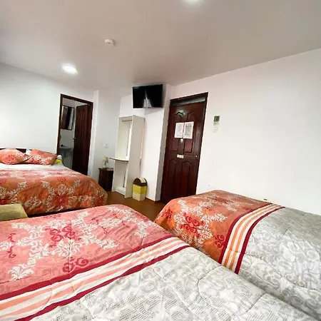 Hostal La Terraza - Roof Terrace Overlooking The North And Historic Centre Quito Exterior photo