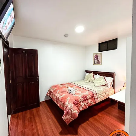 Hostal La Terraza - Roof Terrace Overlooking The North And Historic Centre Quito Exterior photo