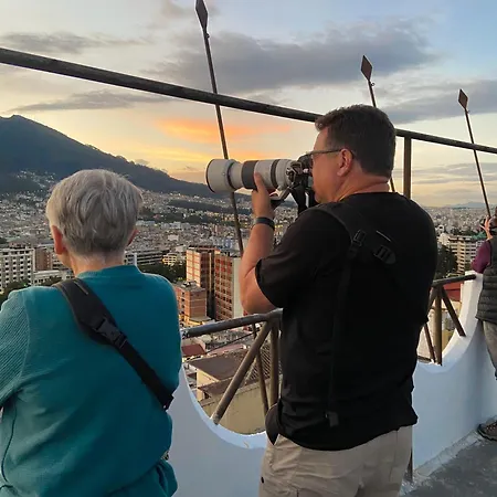 Hostal La Terraza - Roof Terrace Overlooking The North And Historic Centre Quito Exterior photo
