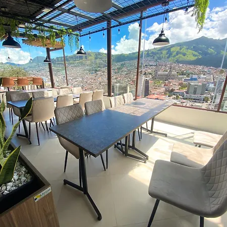 Hostal La Terraza - Roof Terrace Overlooking The North And Historic Centre Quito Exterior photo
