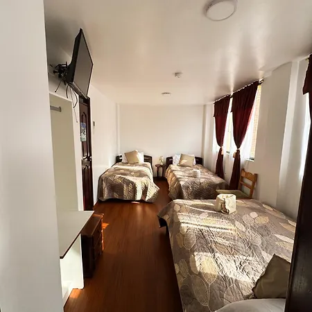 Hostal La Terraza - Roof Terrace Overlooking The North And Historic Centre Quito Exterior photo