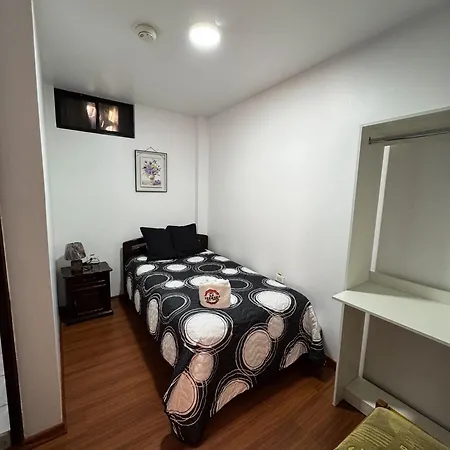 Hostal La Terraza - Roof Terrace Overlooking The North And Historic Centre Quito Exterior photo