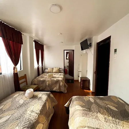 Hostal La Terraza - Roof Terrace Overlooking The North And Historic Centre Quito Exterior photo